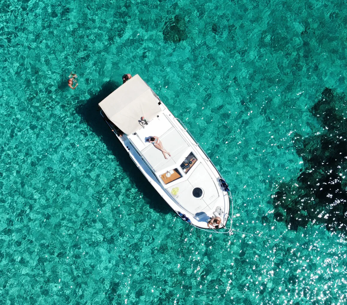 Noleggia la tua barca in esclusiva per una gita di un giorno nei “Caraibi d’Europa”